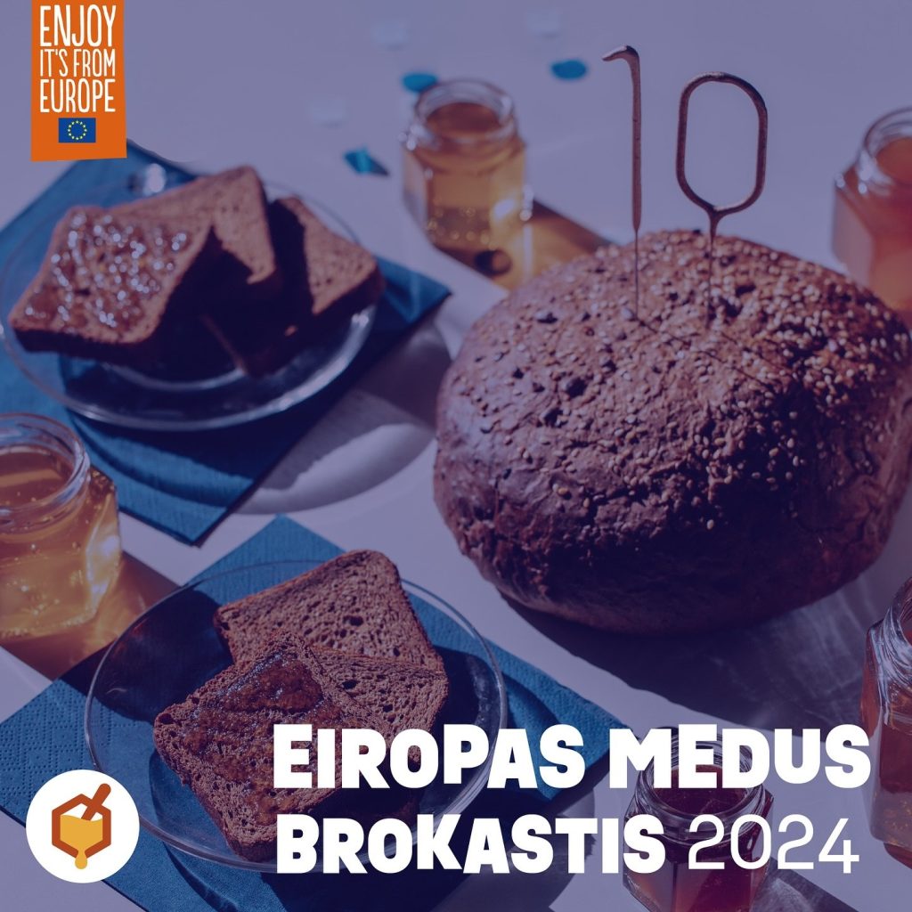 Eiropas medus brokastu reklāma 2024 ar rupjmaizi un medu fonā